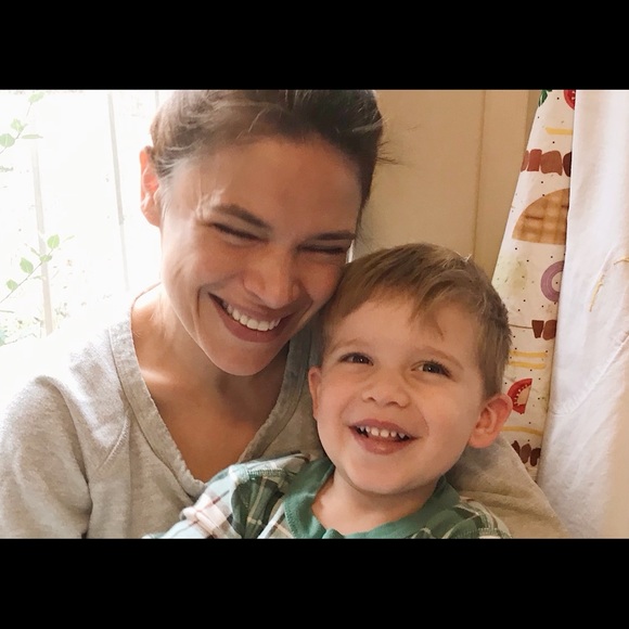 Meet your Posher, Alegra - Picture 1 of 1